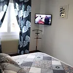 Les Pervenches Avec Sauna شقة